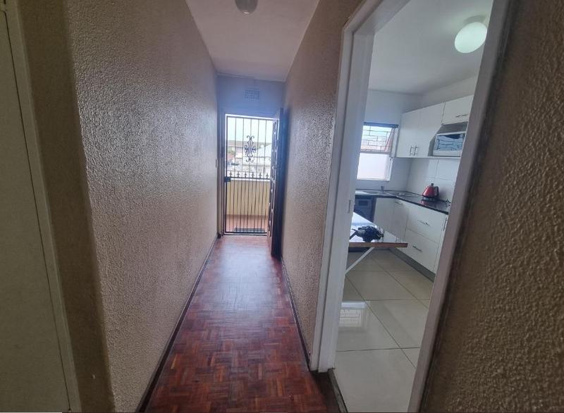 2 Bedroom Property for Sale in Goodwood Central Western Cape